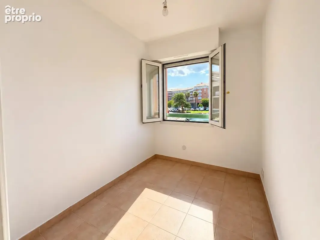 Port fréjus - studio avec chambre fermée, terrasse et vue sur le port - photo 5