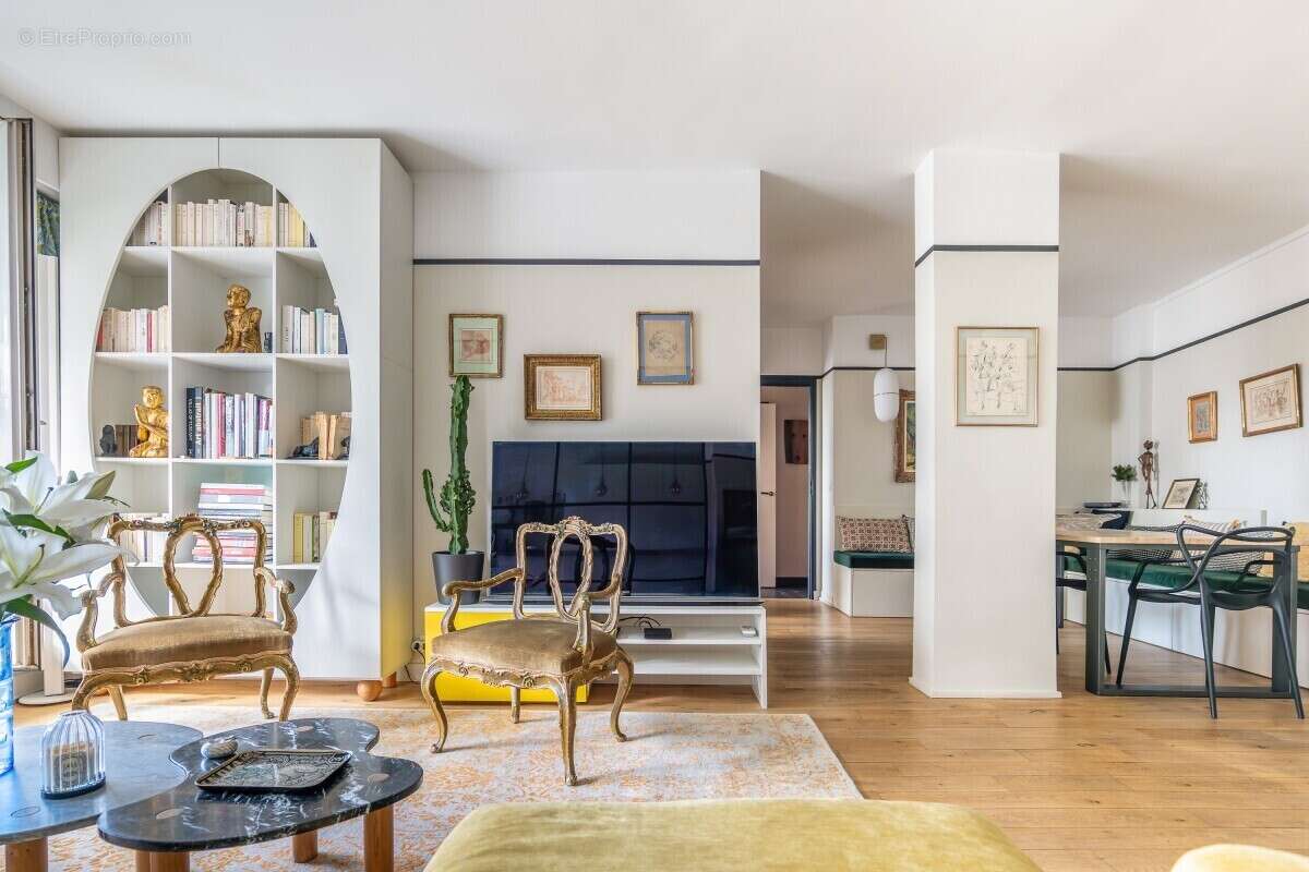 Appartement à PARIS-16E