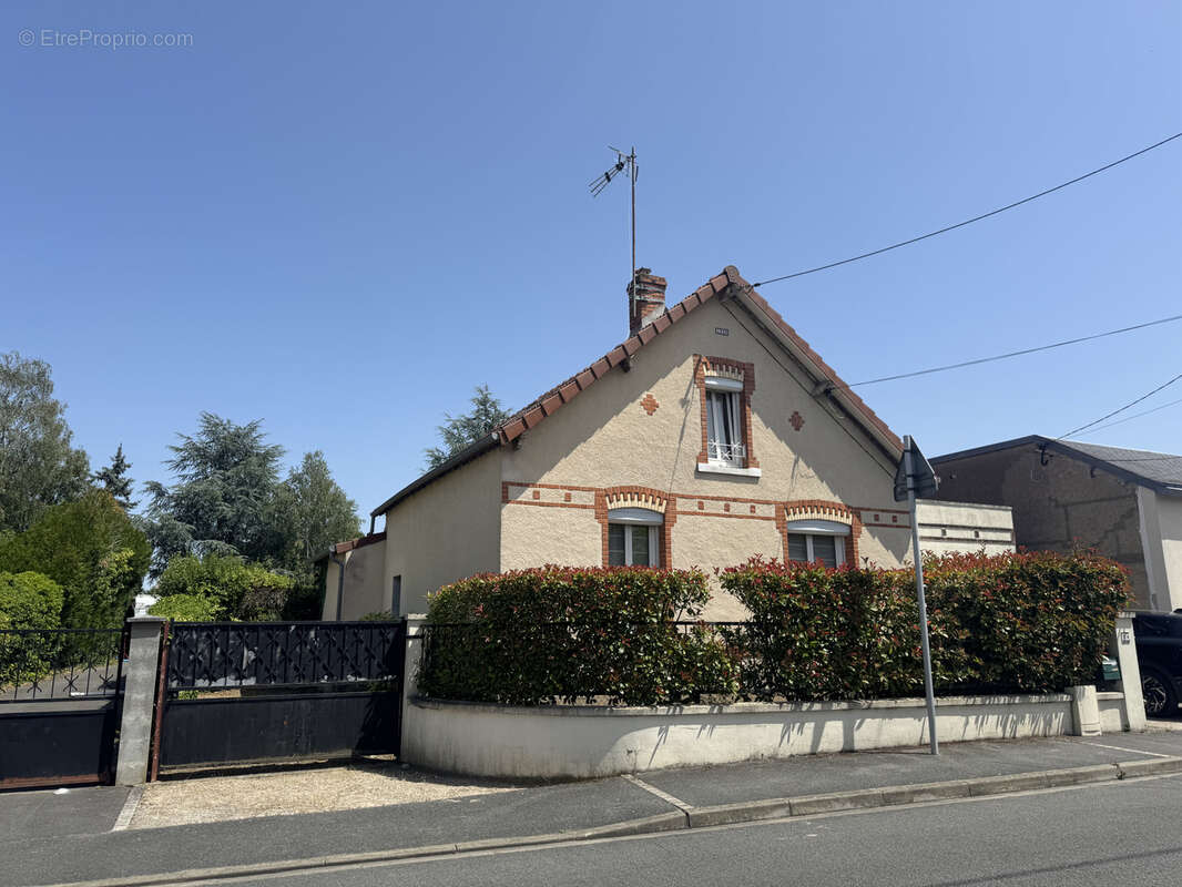 Maison à FLEURY-LES-AUBRAIS