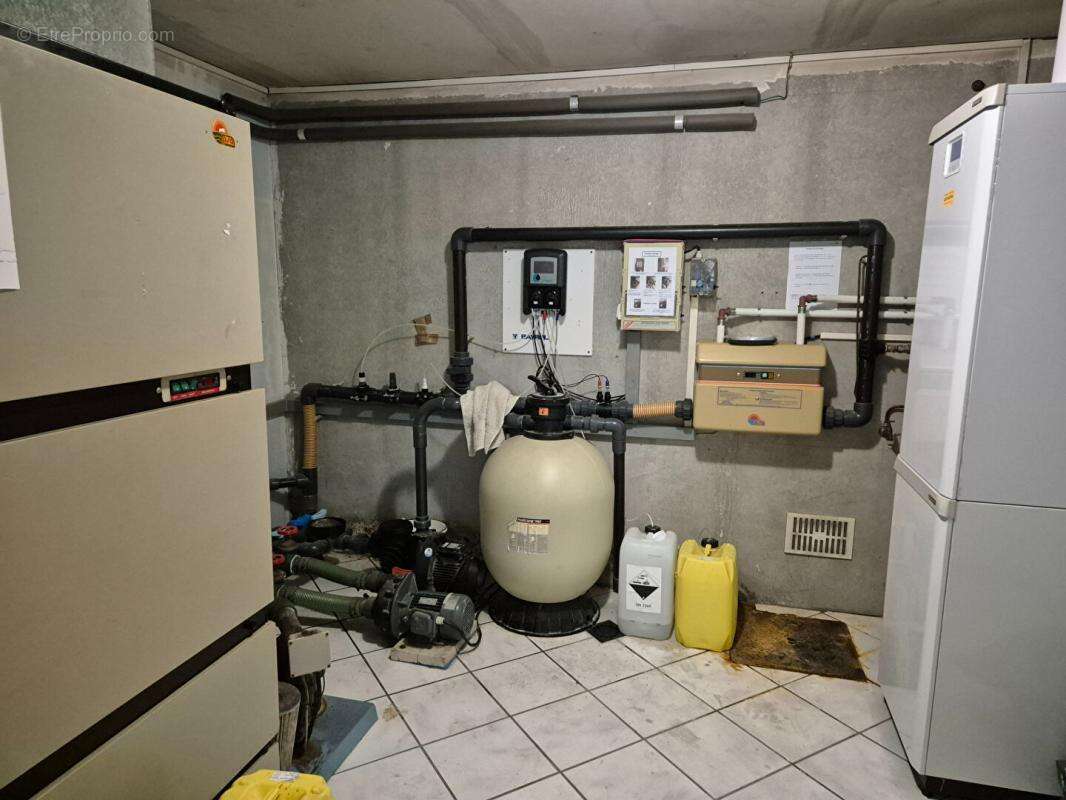 Maison plain pied de 280 m2 sur 613 m2 de terrain clos avec piscine couverte - photo 15