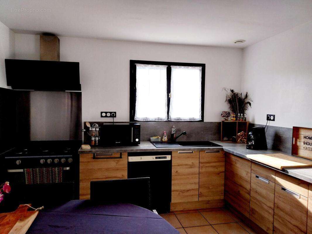 Maison à BUSSAC-FORET