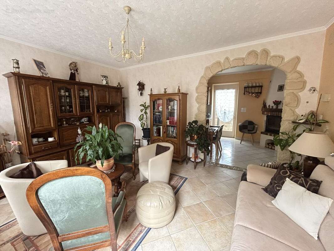 Maison 90 m² à Saint-Eloy-Les-Mines  - photo 4