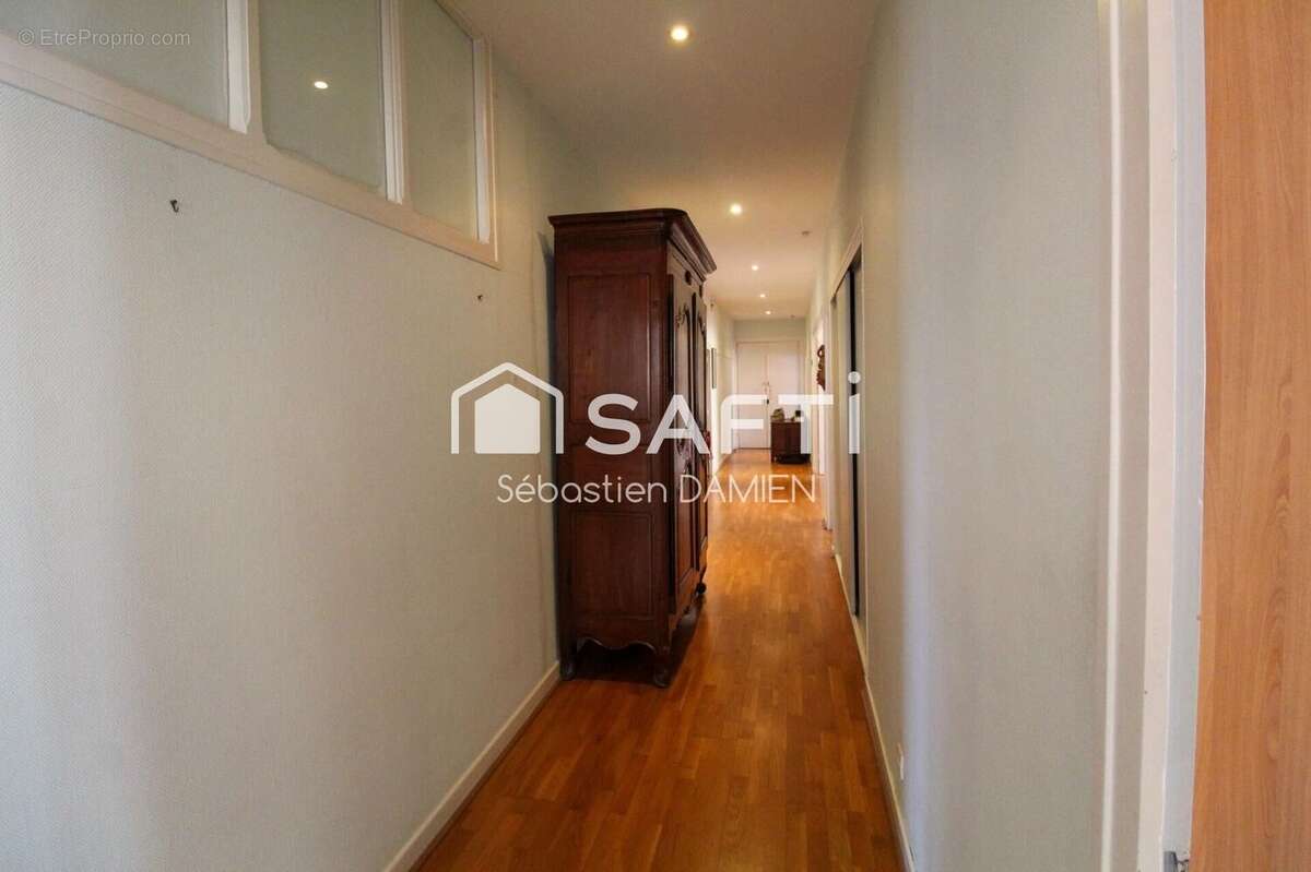 Appartement 206 m² à Montceau-Les-Mines  - photo 8