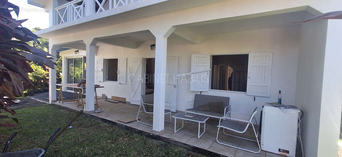 A vendre - un ensemble immobilier de 229.03 m2 environ - saint-philippe- 254 400 € - photo 3