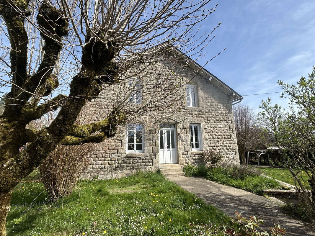 Maison à MOUSTIER-VENTADOUR