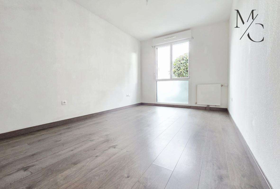 Appartement à BEAUZELLE