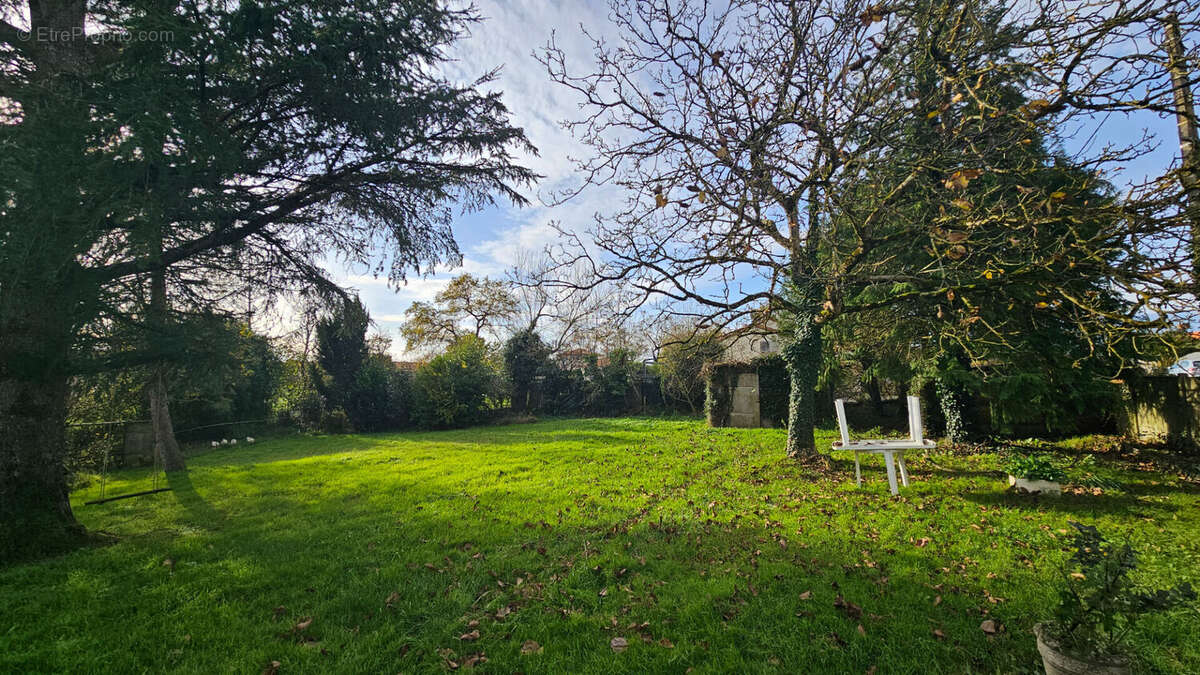 Terrain à LA REGRIPPIERE