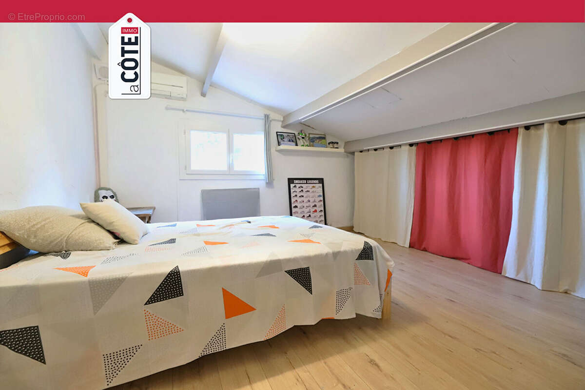 Maison à SAINT-MITRE-LES-REMPARTS