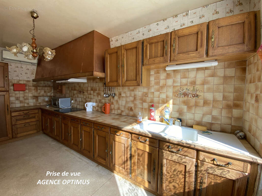 A vendre : Maison de ville à rénover avec dépendances, VILLENEUVE LA GUYARD - photo 6