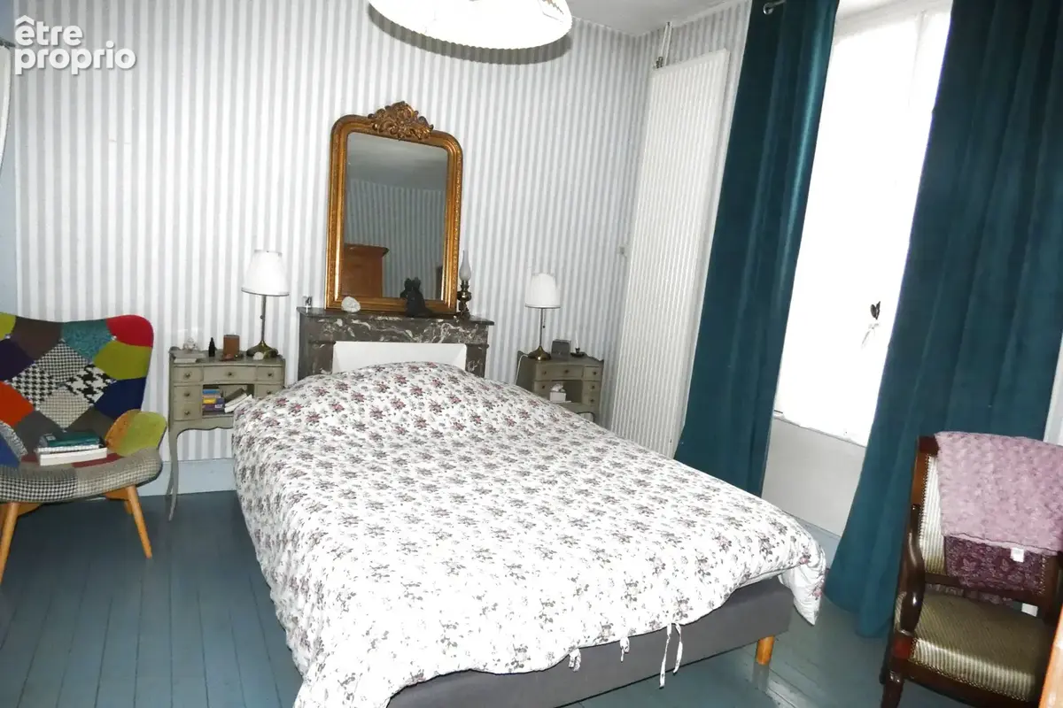MONTLUÇON centre ville authentique maison de famille de 179 m2 avec cour intérieure arborée - photo 8