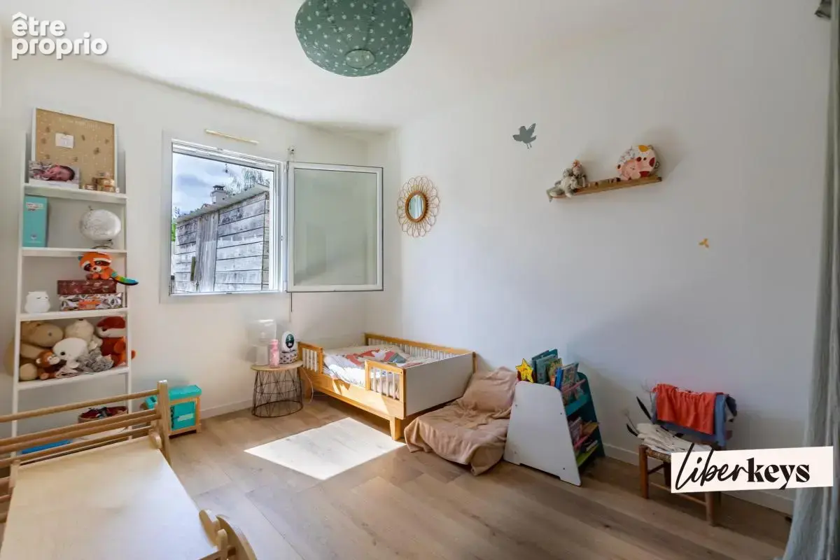 Maison contemporaine - 5 chambres - 133m2 - photo 13