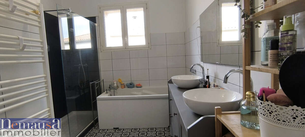 Maison à UCHAUD