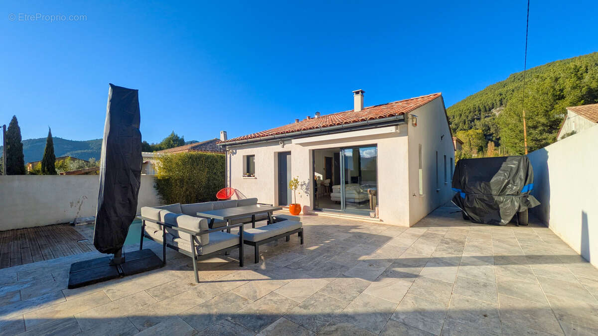 Maison à CUGES-LES-PINS