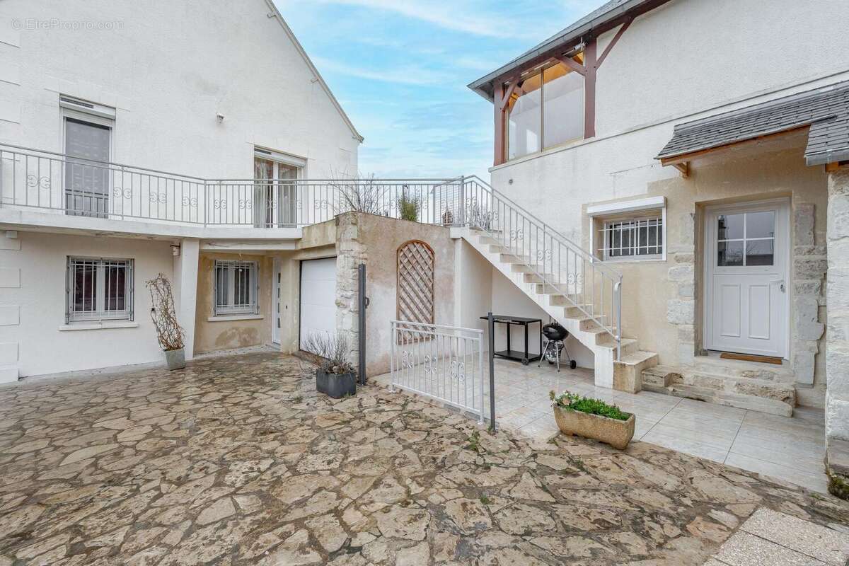 Photo 3 - Maison à SAINT-GENOUPH