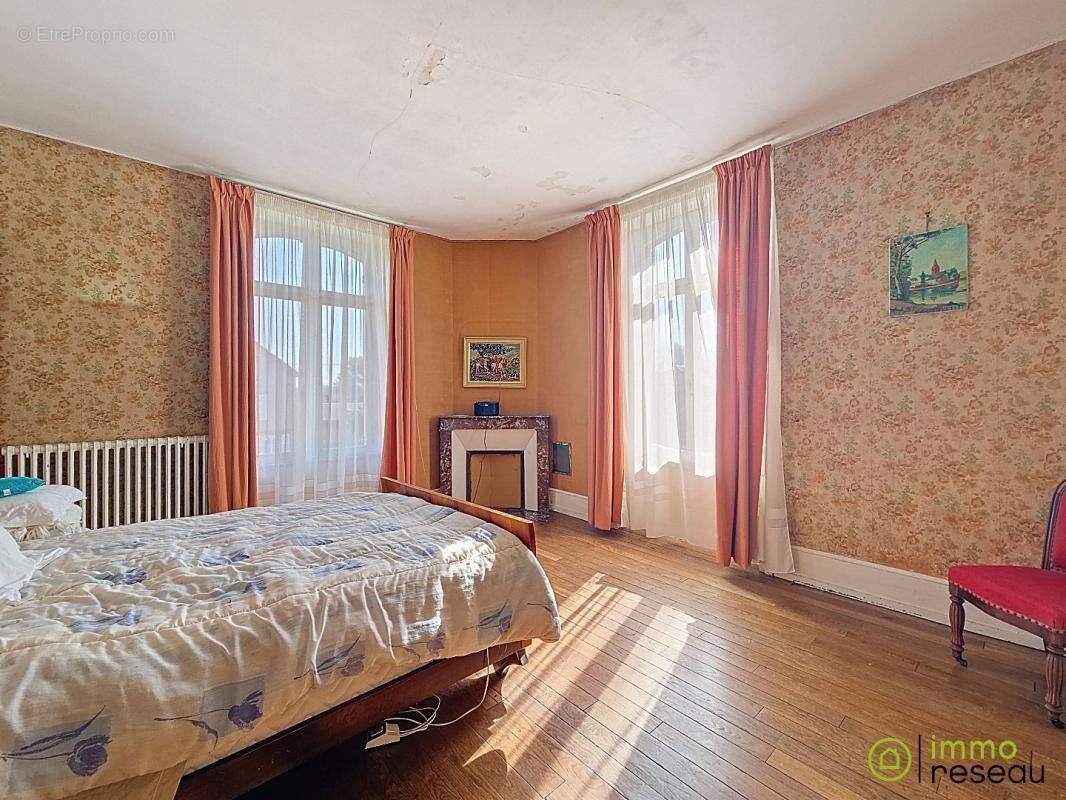 Maison à POURU-SAINT-REMY