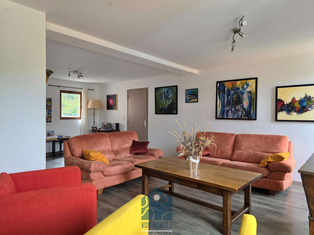 Propriété 9 pièces avec gîte et partie privative, grange, piscine et annexes - photo 4