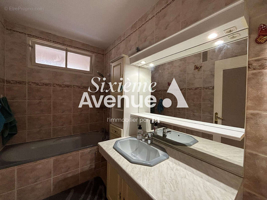 Appartement à SARTROUVILLE