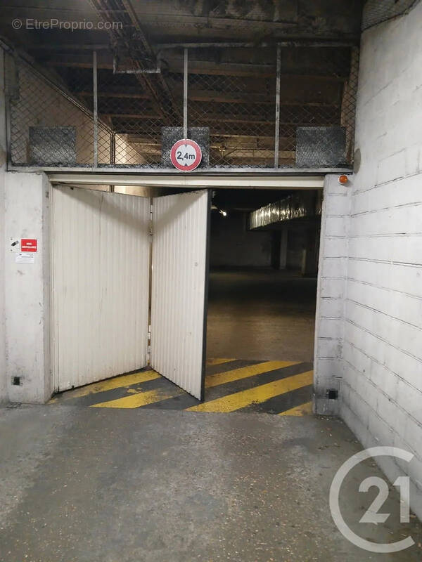 Parking à PARIS-20E