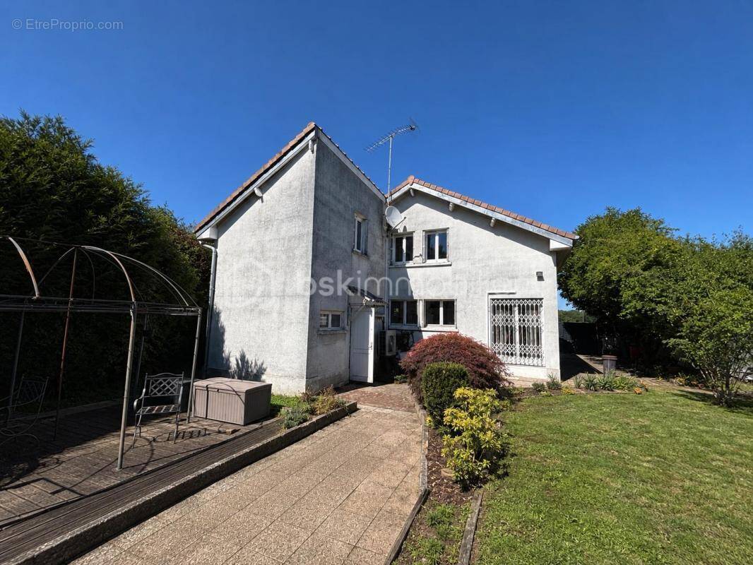Maison à COURANCES