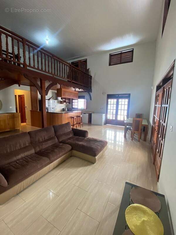 Maison à REMIRE-MONTJOLY