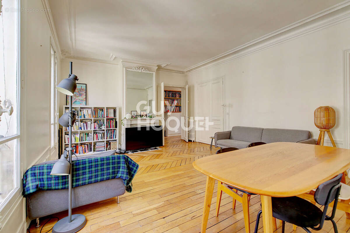 Appartement à PARIS-8E