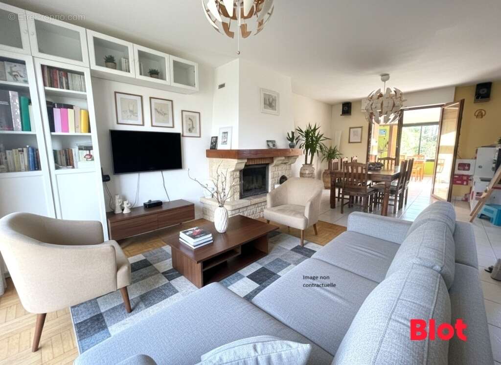 Maison à MONTGERMONT