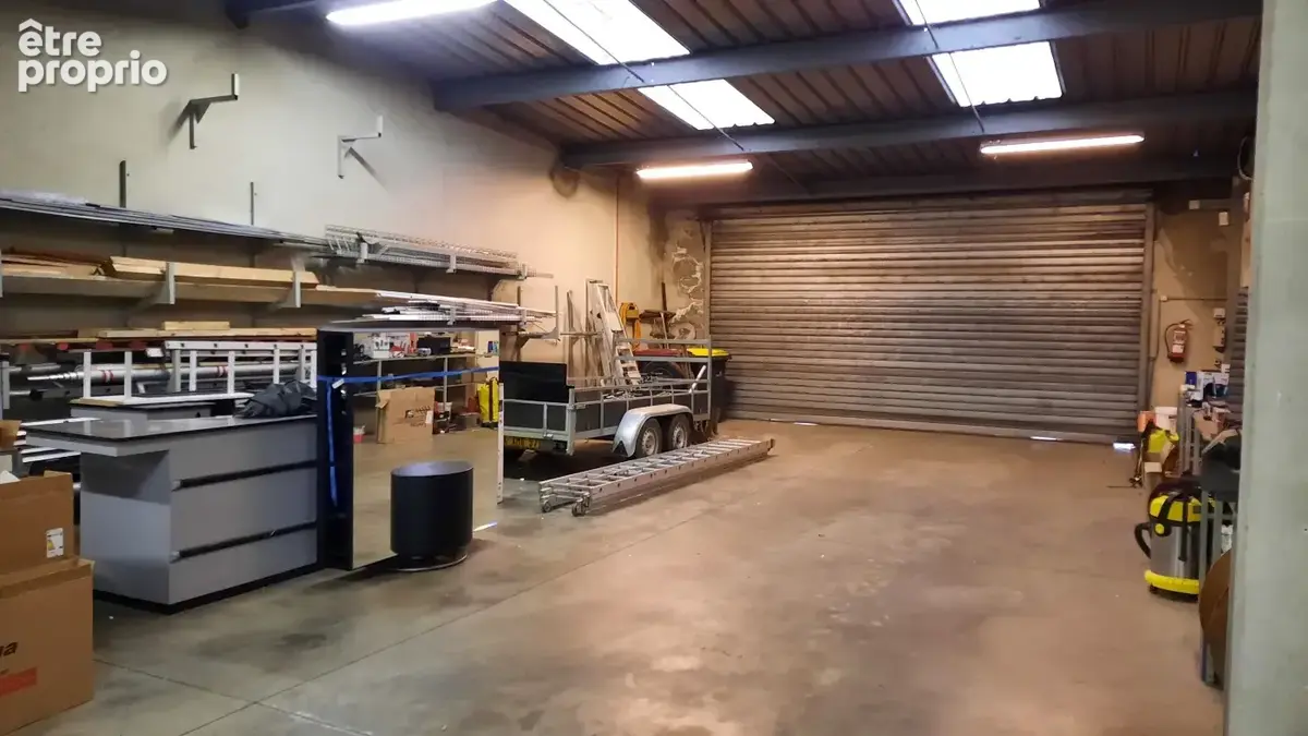 Ensemble immobilier de bureaux, dépot, logement et parkings - photo 4