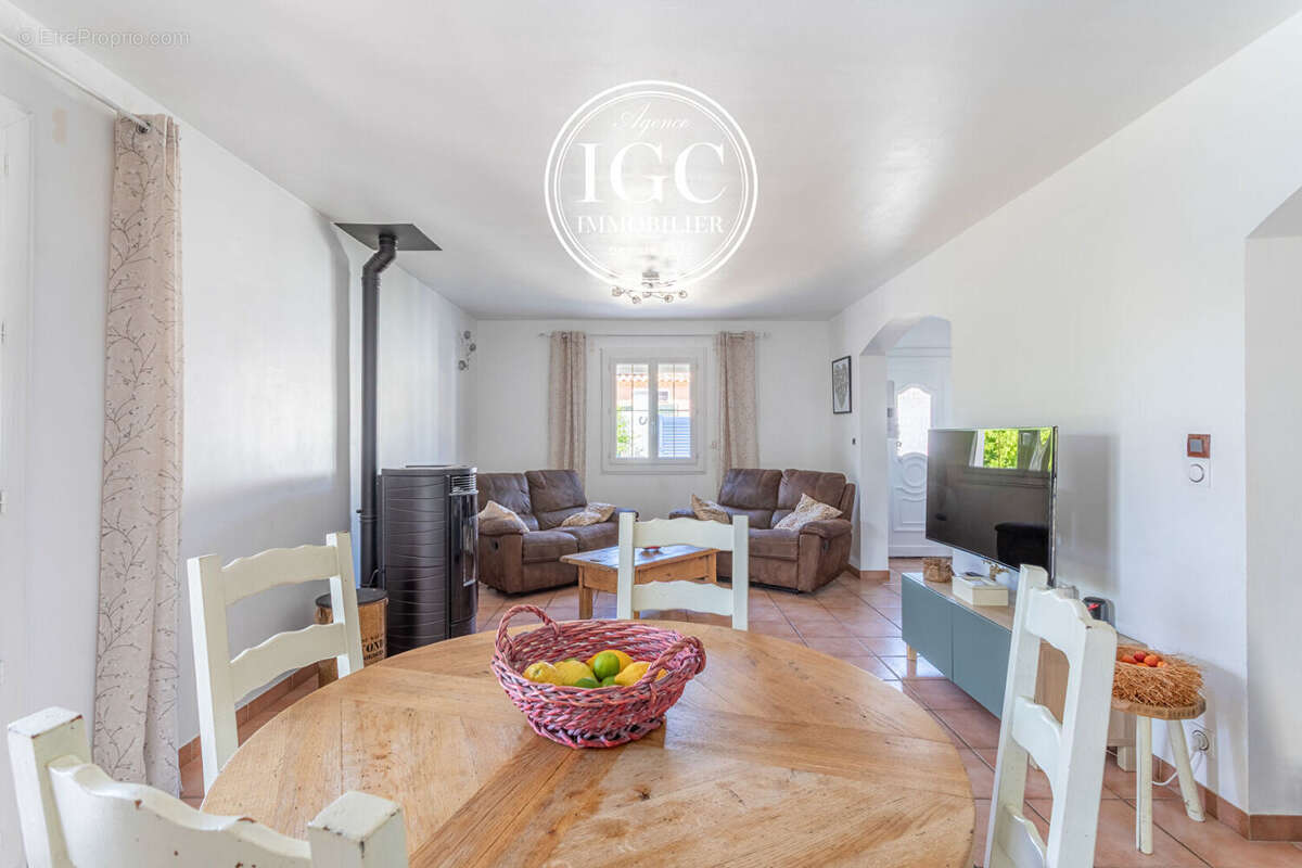 Maison t4 - 113 m² - piscine - garage - mont d'or - hopital nord - 458 m² terrain - photo 5
