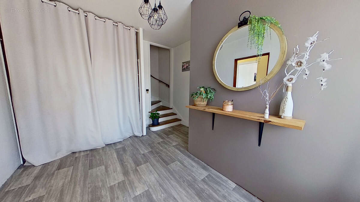 Maison à MONCEL-SUR-SEILLE