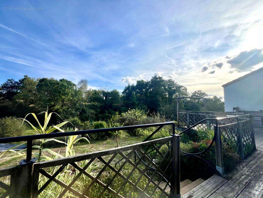 Maison à MONTFAUCON-MONTIGNE