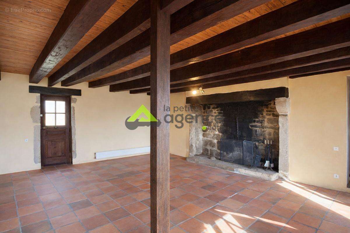 Maison à SAINT-MARC-A-FRONGIER