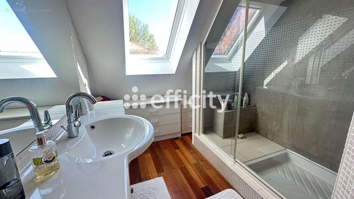 Maison à SAINT-CYR-SUR-LOIRE