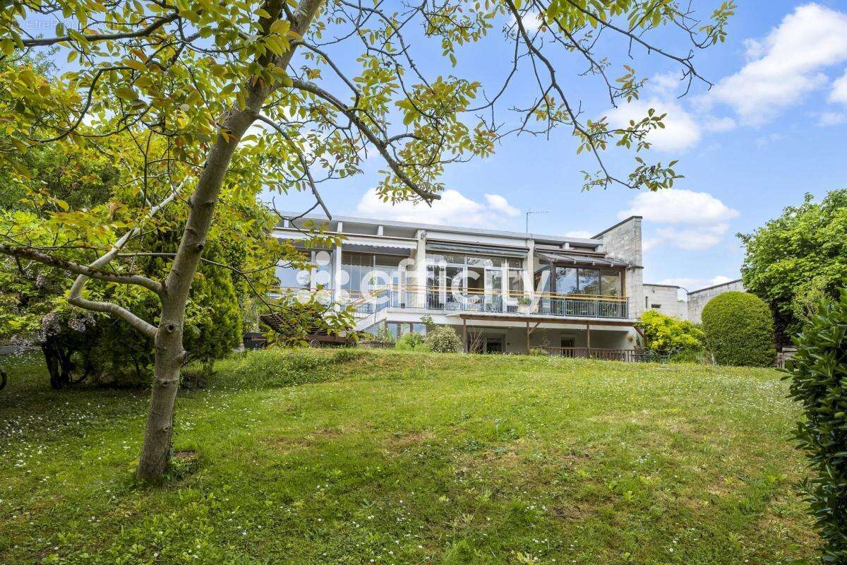 Maison à LA CELLE-SAINT-CLOUD