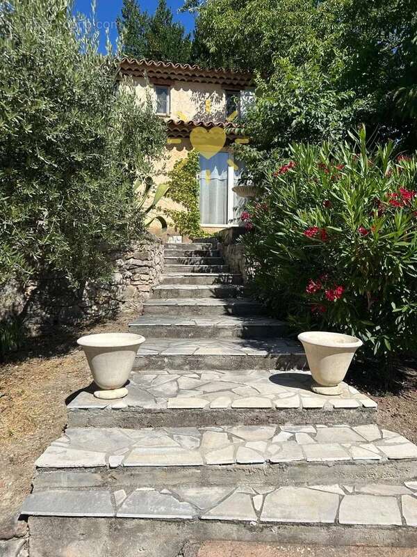 BARGEMON : Belle villa à pied du village avec piscine - photo 16