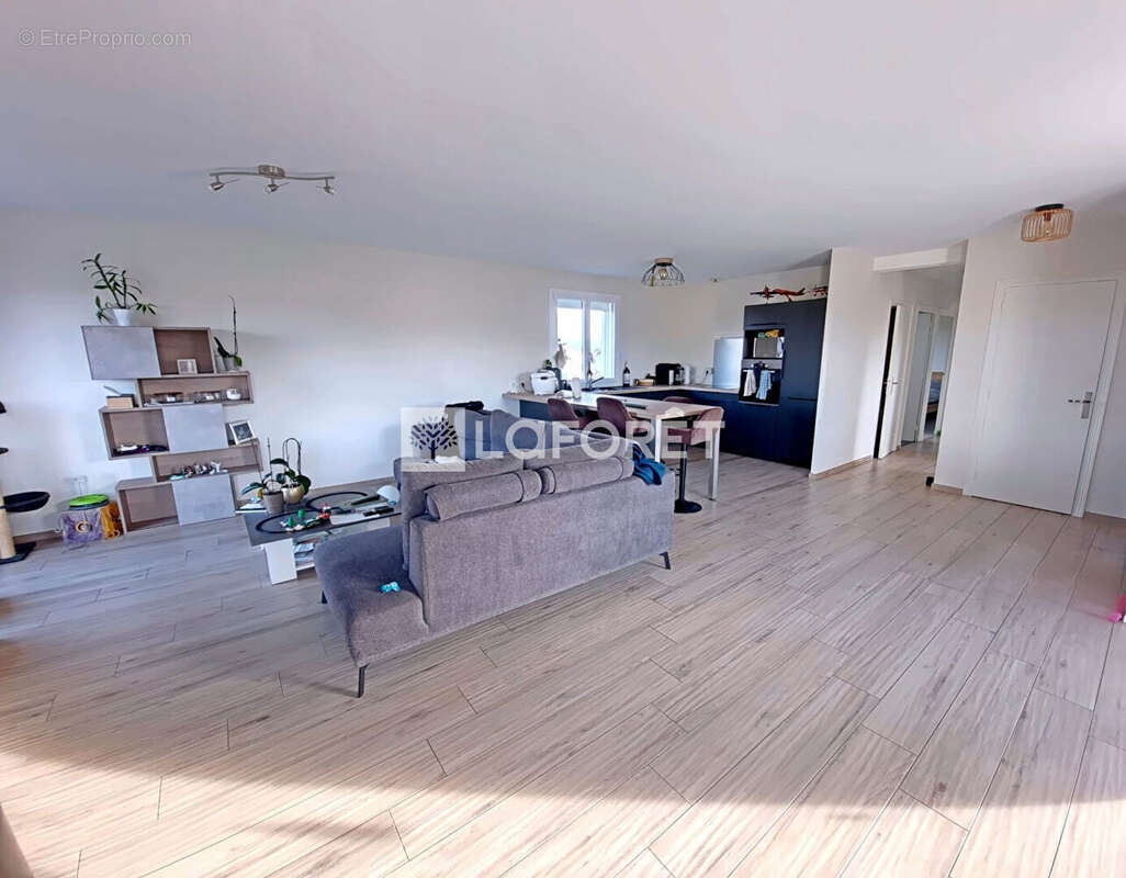 Maison à SURY-LE-COMTAL