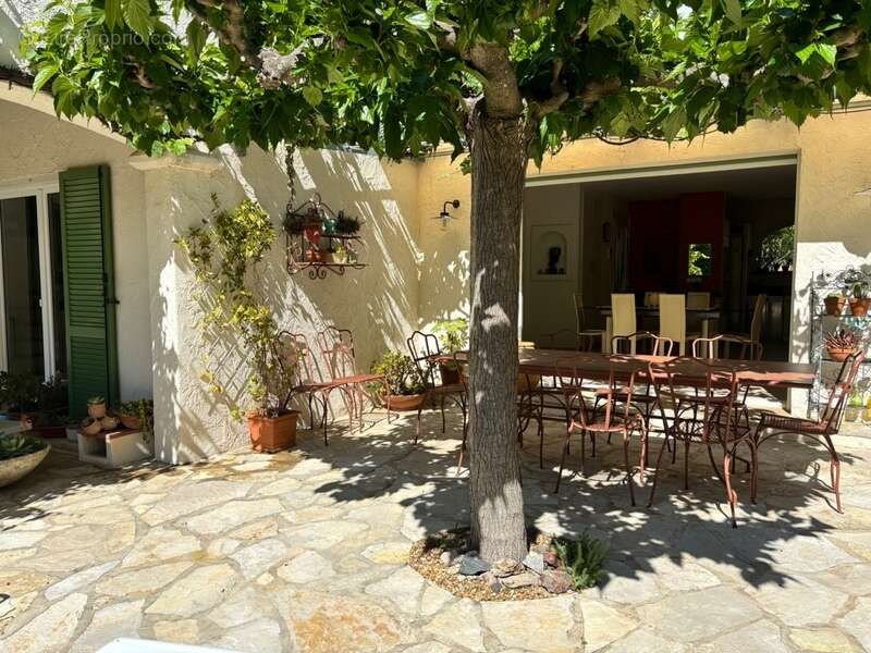 Dpt Var (83), à vendre FREJUS Tour de mare, maison P6 de 156 m² - Terrain de 1790 m² - photo 3