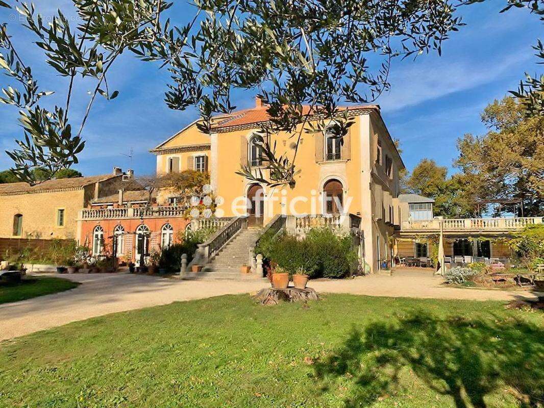 Maison à ENTRAIGUES-SUR-LA-SORGUE