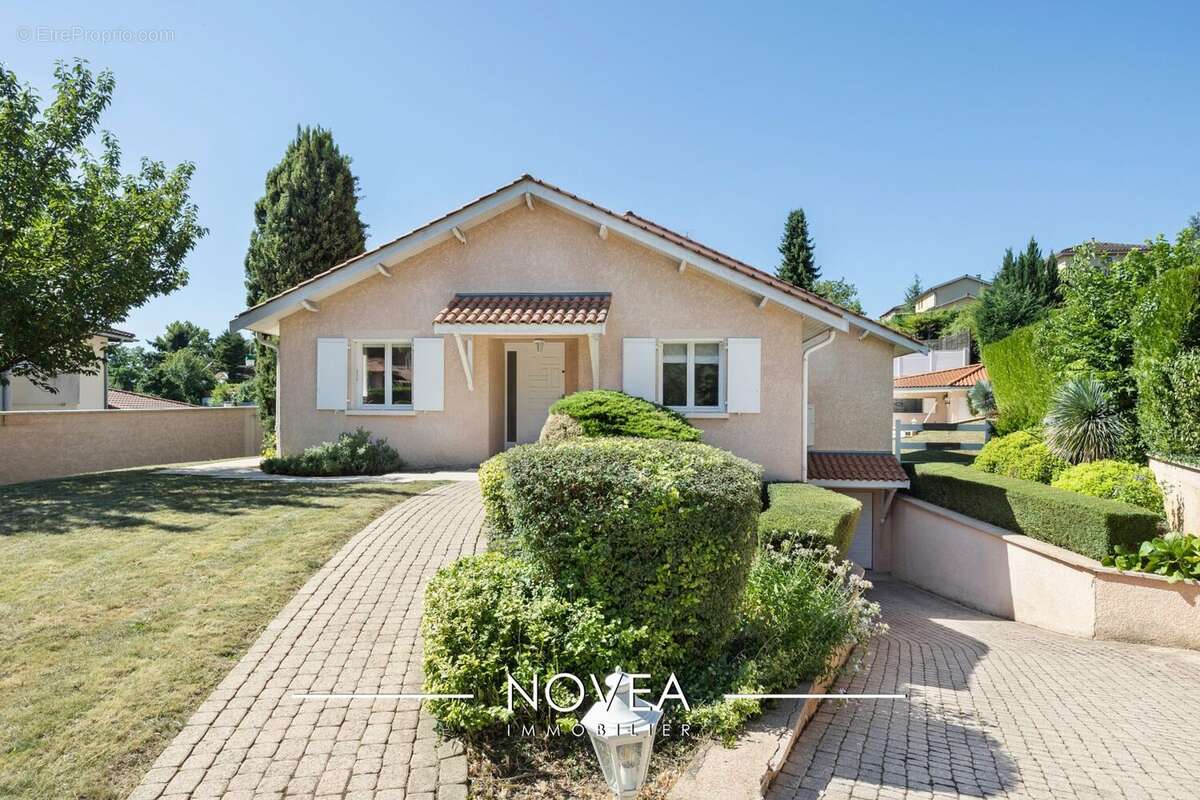 Maison à COLLONGES-AU-MONT-D&#039;OR