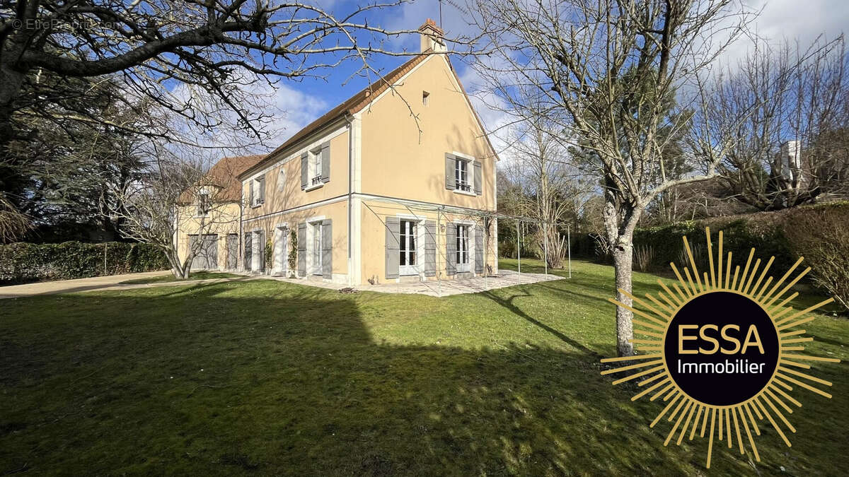 Maison à SAINT-NOM-LA-BRETECHE