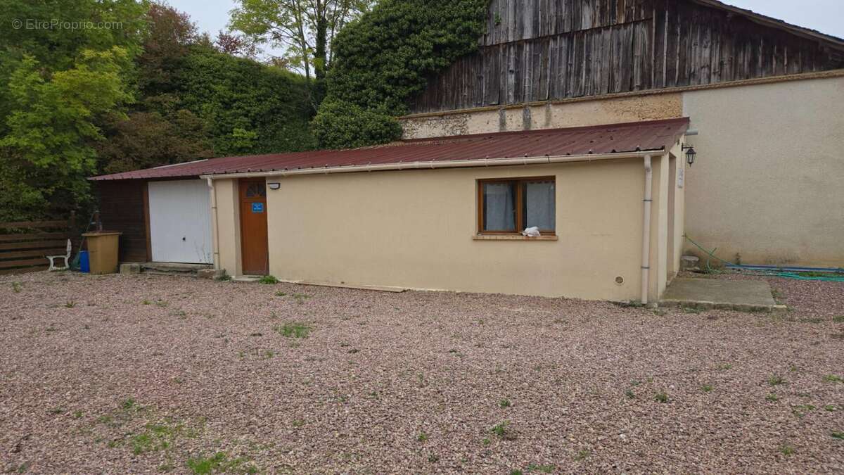 Maison à CHERISY