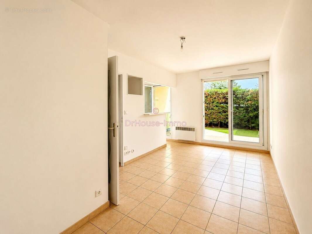 Appartement à SAINT-LAURENT-DU-VAR