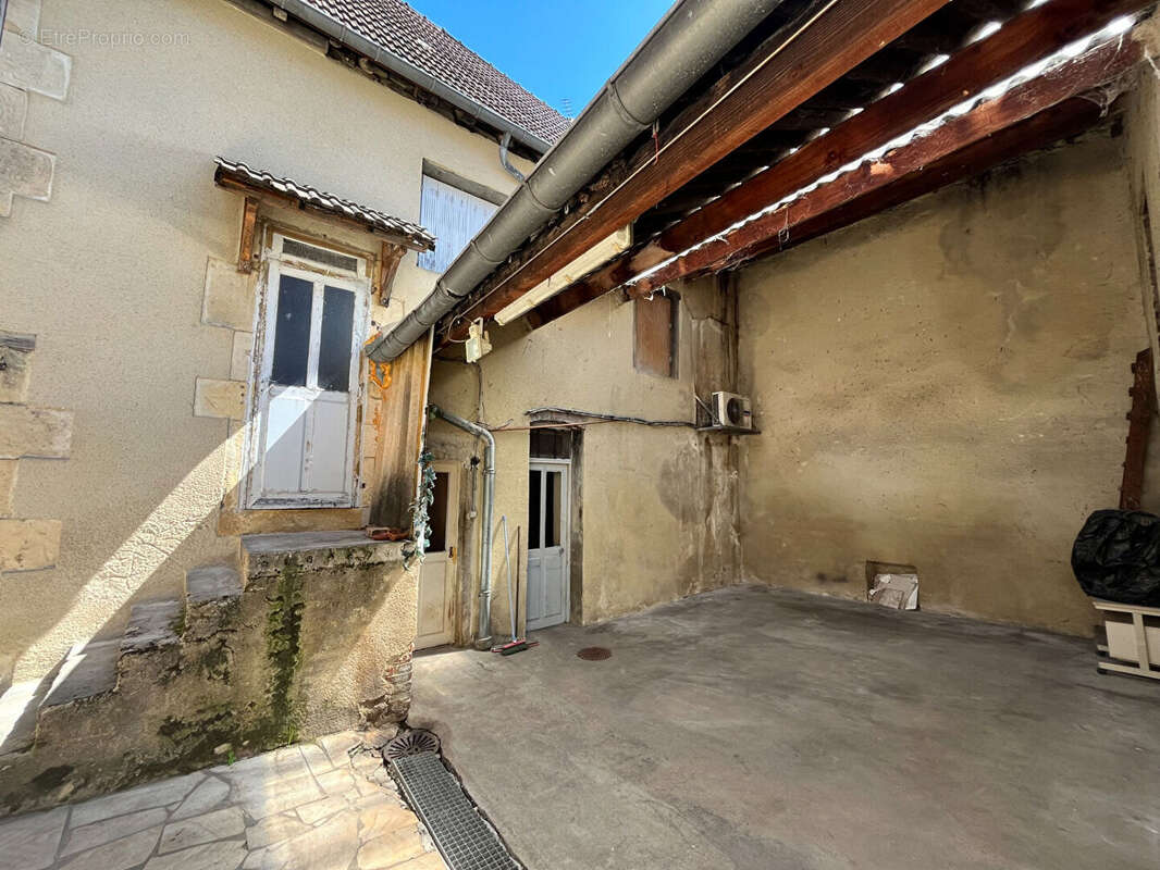 Maison à SAINT-PIERRE-LE-MOUTIER