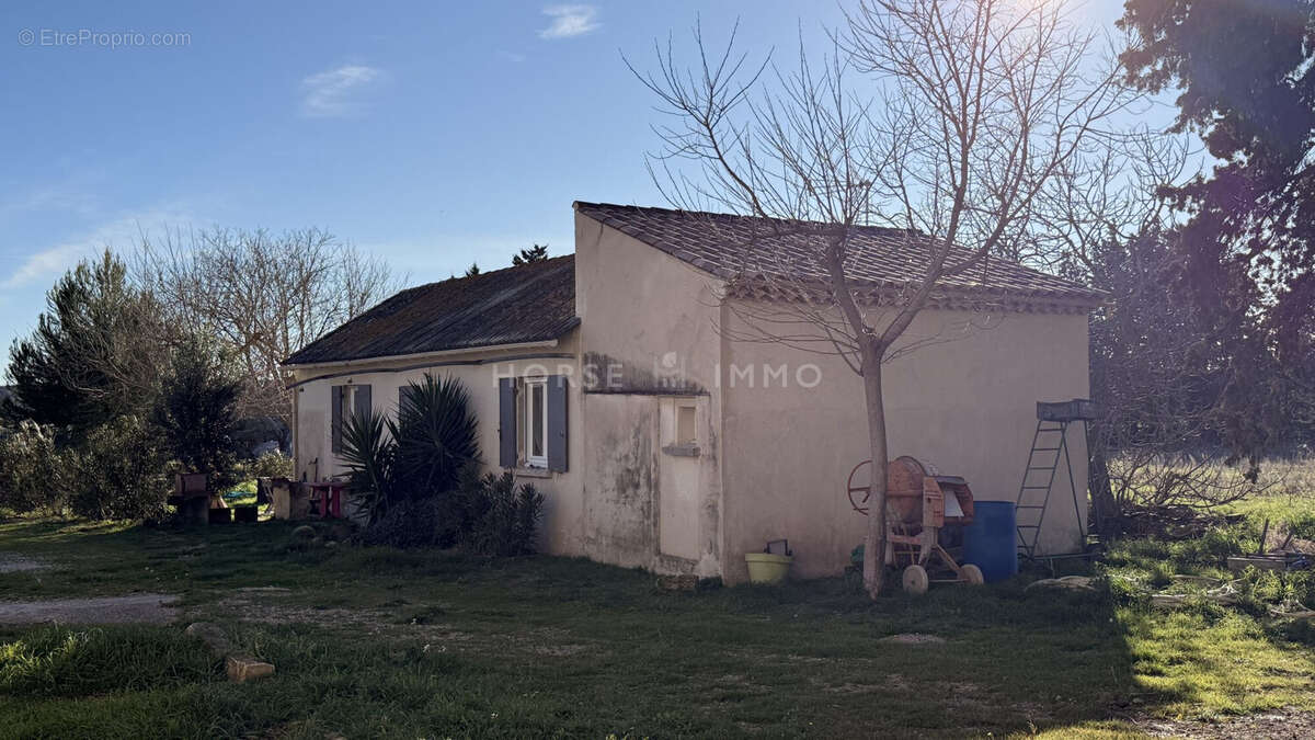 Maison à FONTVIEILLE