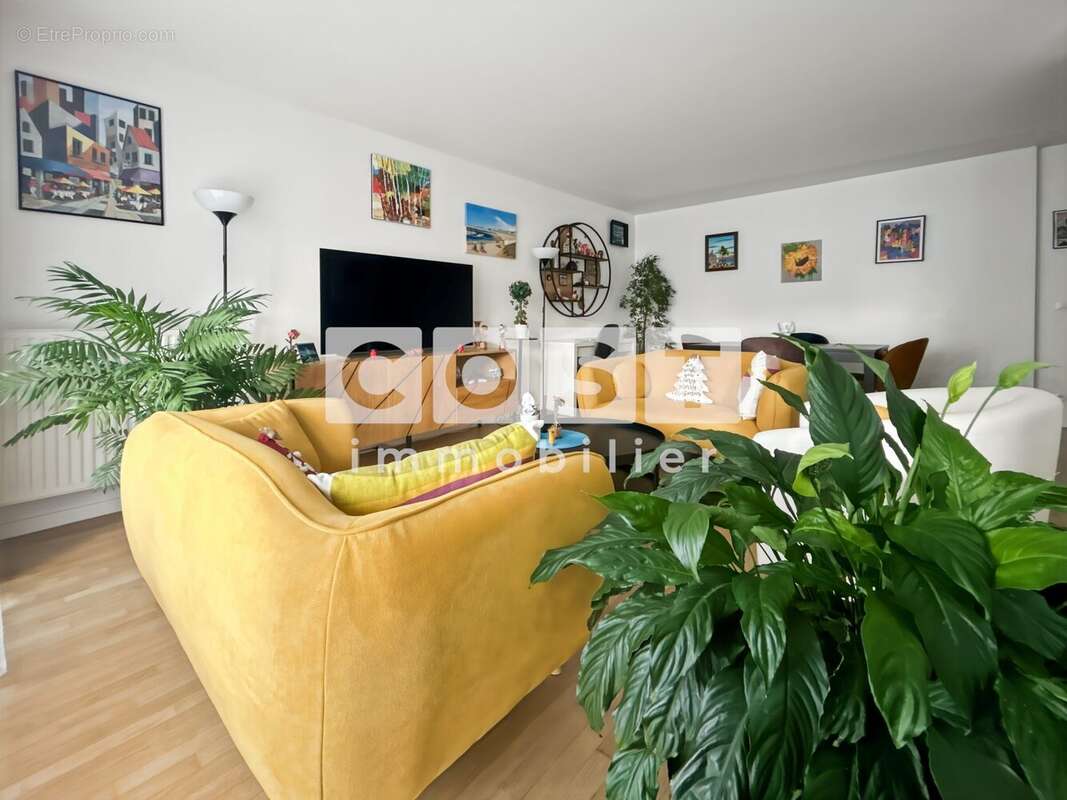 Appartement à COURBEVOIE