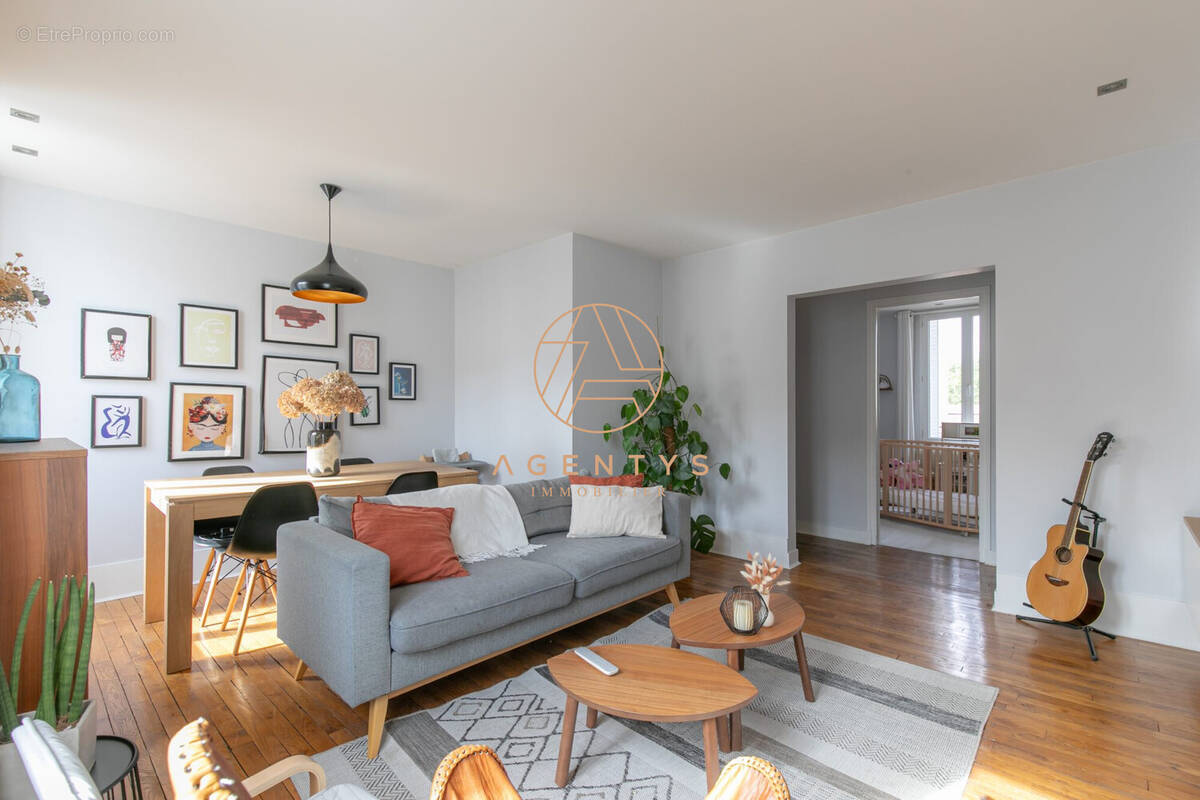 Appartement à SAINT-MAUR-DES-FOSSES