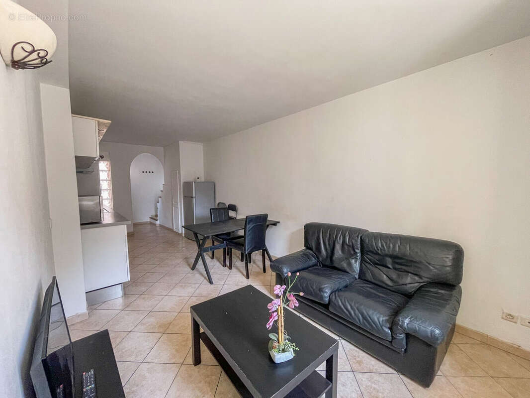 Appartement 60 m² à Marseille-9e  - photo 2