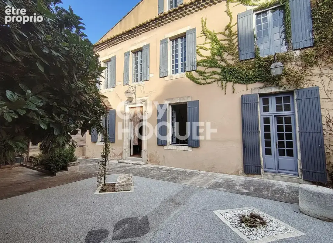Carpentras - Maison de 253 m² - 9 pièces - 5 chambres - Cour intérieure - Proximité commodités - photo 1