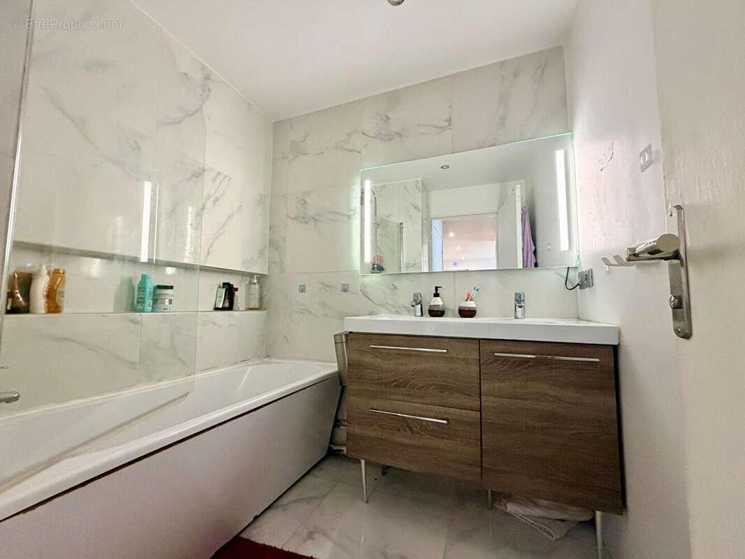 Appartement à SARTROUVILLE