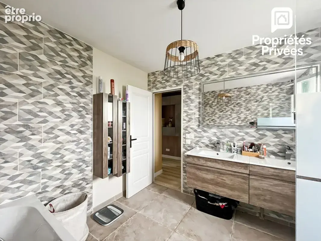 PAREMPUYRE - Maison familiale avec piscine, 3 chambres et 60 m² de pièce de vie - photo 14