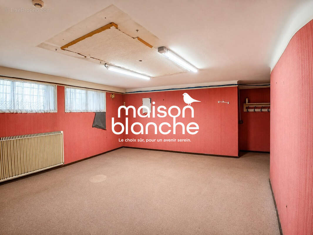 Appartement 585 m² à Parthenay  - photo 6